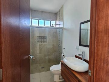 HERMOSA CASA EN VENTA EN LA RIOJA, SANTA ANITA.