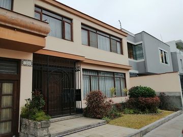 CASA EN VENTA EN  ZONA INMEJORABLE DE MIRAFLORES