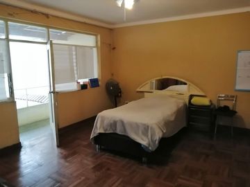 CASA EN VENTA EN  ZONA INMEJORABLE DE MIRAFLORES