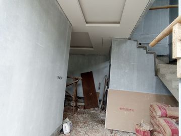 Rumah Dijual Murah 2 antai Di Cipayung Jakarta Timur Jaktim Mainroad Dekat Tol Jorr dan Bambu Apus