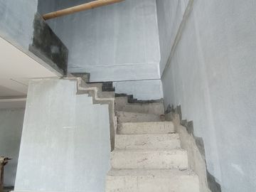 Rumah Dijual Murah 2 antai Di Cipayung Jakarta Timur Jaktim Mainroad Dekat Tol Jorr dan Bambu Apus