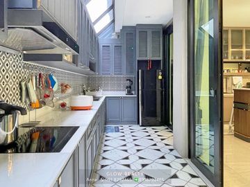 Brand New, Luxury & Modern 3 BR Townhome For Sale