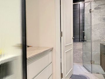 Brand New, Luxury & Modern 3 BR Townhome For Sale