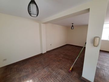 VENDO  1ER PISO - TIPO CASA INDEPENDIENTE INDEPENDIENTE - AV. LA MOLINA CON SANTA PATRICIA LA MOLINA