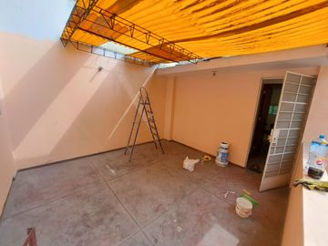 VENDO  1ER PISO - TIPO CASA INDEPENDIENTE INDEPENDIENTE - AV. LA MOLINA CON SANTA PATRICIA LA MOLINA