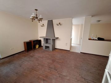 VENDO  1ER PISO - TIPO CASA INDEPENDIENTE INDEPENDIENTE - AV. LA MOLINA CON SANTA PATRICIA LA MOLINA