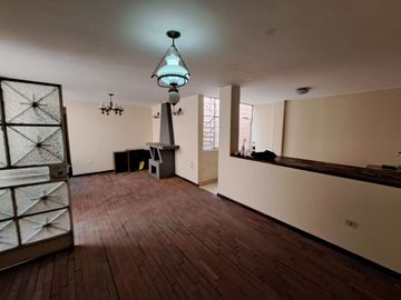 VENDO  1ER PISO - TIPO CASA INDEPENDIENTE INDEPENDIENTE - AV. LA MOLINA CON SANTA PATRICIA LA MOLINA