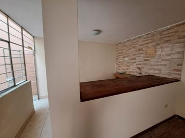 VENDO  1ER PISO - TIPO CASA INDEPENDIENTE INDEPENDIENTE - AV. LA MOLINA CON SANTA PATRICIA LA MOLINA