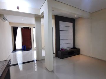 Disewakan Rumah Citraland Surabaya di Northwest Lake