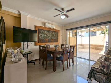 SE VENDE CASA EN URB. PORTAL AL SOL