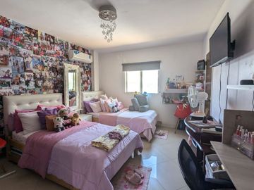 SE VENDE CASA EN URB. PORTAL AL SOL