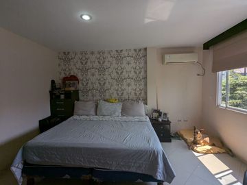 SE VENDE CASA EN URB. PORTAL AL SOL