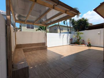 SE VENDE CASA EN URB. PORTAL AL SOL