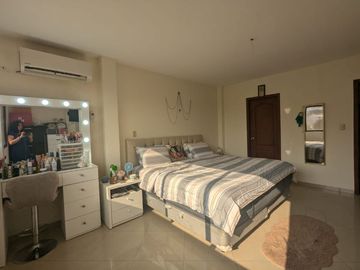 VENTA DE CASA ESQUINERA EN URB. PORTAL AL SOL