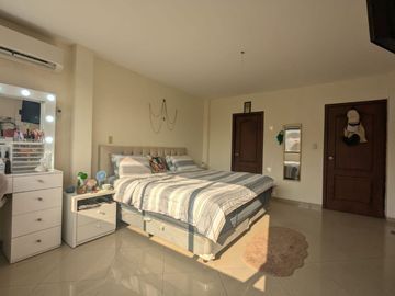 VENTA DE CASA ESQUINERA EN URB. PORTAL AL SOL