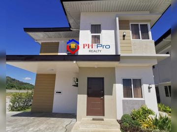 Hausland Subic 4 Bedrooms and 2 Car Park