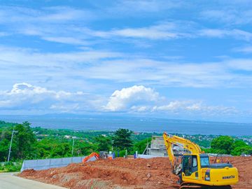 3BR HOUSE AND LOT AT PANTOK BINANGONAN RIZAL, OVERLOOKING LAGUNA LAKE VIEW