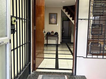 PUEBLO LIBRE  CASA  TRES PISOS /PARAMETROS PARA SEIS  LINDA ZONA