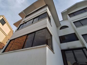 VENTA DEPARTAMENTO DUPLEX SECTOR REDONDEL DEL CICLISTA