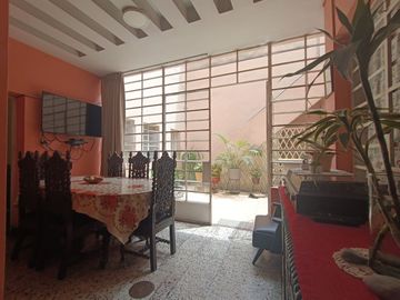 Amplia casa en venta en la urbanización Santa Beatriz, Cercado de Lima