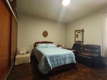 Amplia casa en venta en la urbanización Santa Beatriz, Cercado de Lima
