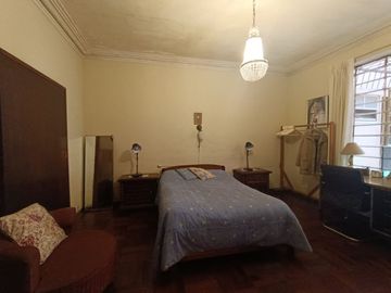 Amplia casa en venta en la urbanización Santa Beatriz, Cercado de Lima