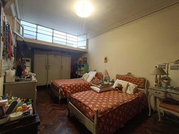 Amplia casa en venta en la urbanización Santa Beatriz, Cercado de Lima