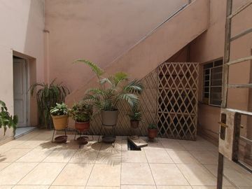 Amplia casa en venta en la urbanización Santa Beatriz, Cercado de Lima