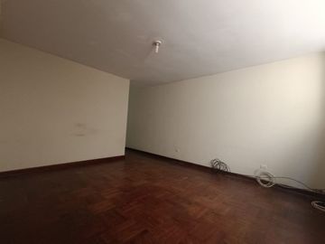 Amplia casa en venta en la urbanización Santa Beatriz, Cercado de Lima