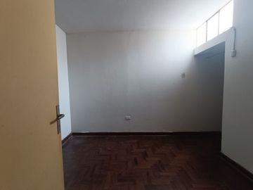 Amplia casa en venta en la urbanización Santa Beatriz, Cercado de Lima