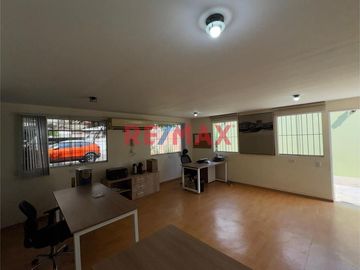 🏡 ¡Vive O Trabaja En La Mejor Zona De Surco! Casa Amplia Y Estratégica A Tu Alcance 🌟