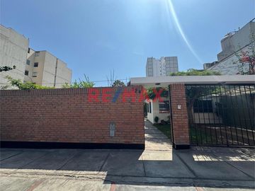 🏡 ¡Vive O Trabaja En La Mejor Zona De Surco! Casa Amplia Y Estratégica A Tu Alcance 🌟