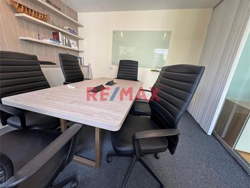 🏡 ¡Vive O Trabaja En La Mejor Zona De Surco! Casa Amplia Y Estratégica A Tu Alcance 🌟