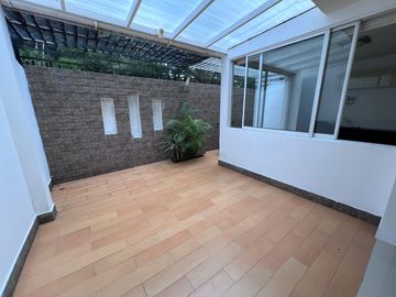 Venta de casa en el ingenio unidad con piscina.