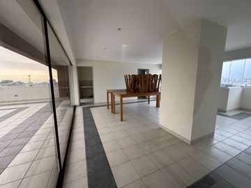 VENDO LINDO DEPARTAMENTO, DE 4 DORMITORIOS Y SÚPER ÁREA Ubicado en la mejor zona de San Isidro.
