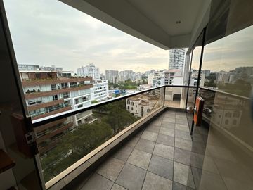 VENDO LINDO DEPARTAMENTO, DE 4 DORMITORIOS Y SÚPER ÁREA Ubicado en la mejor zona de San Isidro.