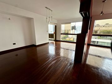 VENDO LINDO DEPARTAMENTO, DE 4 DORMITORIOS Y SÚPER ÁREA Ubicado en la mejor zona de San Isidro.