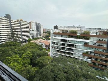 VENDO LINDO DEPARTAMENTO, DE 4 DORMITORIOS Y SÚPER ÁREA Ubicado en la mejor zona de San Isidro.