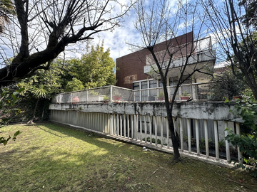 CASA EN LOMAS DE CHAPULTEPEC GANADORA DE PREMIOS EN CALLE SIN VECINOS ENFRENTE