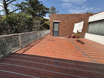 CASA EN LOMAS DE CHAPULTEPEC GANADORA DE PREMIOS EN CALLE SIN VECINOS ENFRENTE