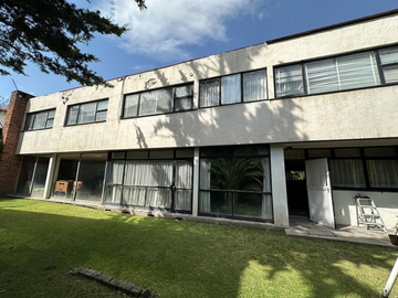 CASA EN LOMAS DE CHAPULTEPEC GANADORA DE PREMIOS EN CALLE SIN VECINOS ENFRENTE