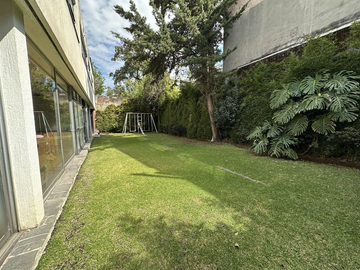 CASA EN LOMAS DE CHAPULTEPEC GANADORA DE PREMIOS EN CALLE SIN VECINOS ENFRENTE