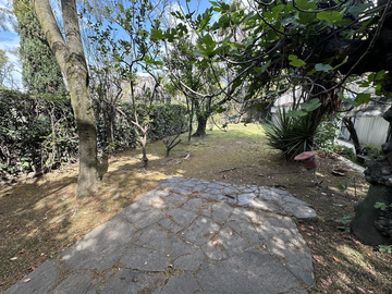 CASA EN LOMAS DE CHAPULTEPEC GANADORA DE PREMIOS EN CALLE SIN VECINOS ENFRENTE