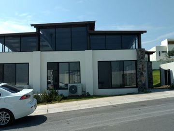 ZIBATA ZONA POR EXCELENCIA PARA VIVIR, DOBLE FILTRO DE SEGURIDAD 24/7 2RECAMARAS 2.5 BAÑOS Y ESTUDIO CON MUY BUENAS AMENIDADES ALBERCA Y SALON DE EVEN