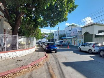 SE VENDE PROPIEDAD COMERCIAL EN FRACCIONAMIENTO MOCTEZUMA