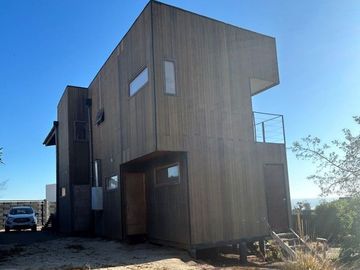 MODERNA CASA EN CONDOMINIO MIRADOR DE MANTAGUA 5 DORMITORIOS 2 BAÑOS