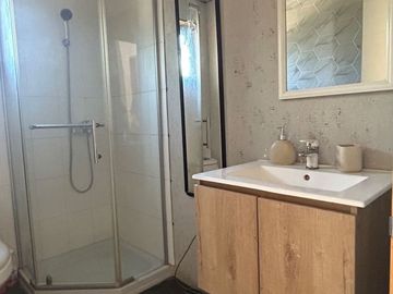 MODERNA CASA EN CONDOMINIO MIRADOR DE MANTAGUA 5 DORMITORIOS 2 BAÑOS