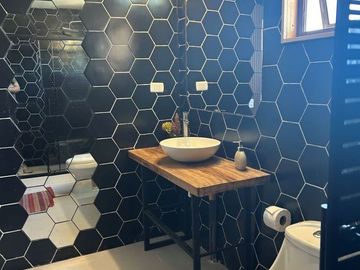 MODERNA CASA EN CONDOMINIO MIRADOR DE MANTAGUA 5 DORMITORIOS 2 BAÑOS