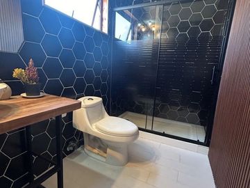 MODERNA CASA EN CONDOMINIO MIRADOR DE MANTAGUA 5 DORMITORIOS 2 BAÑOS