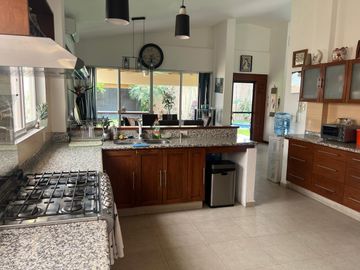 Disfruta a tu familia en esta preciosa casa en Cuernavaca! 3 recs, terraza y alberca privada. Simplemente lo mejor!